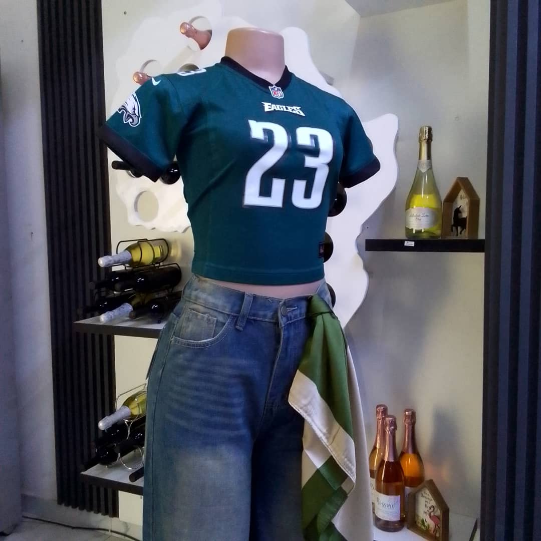 Eagles Jersey & Wide-Leg Jeans Outfit